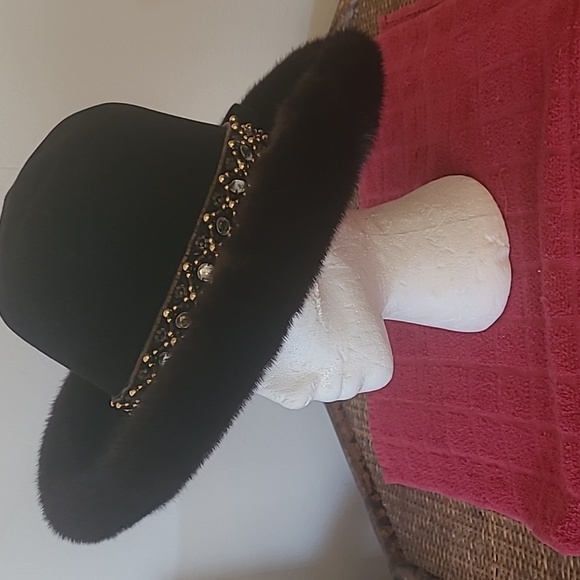Black felt hat with brown faux fur - Picture 1 of 5
